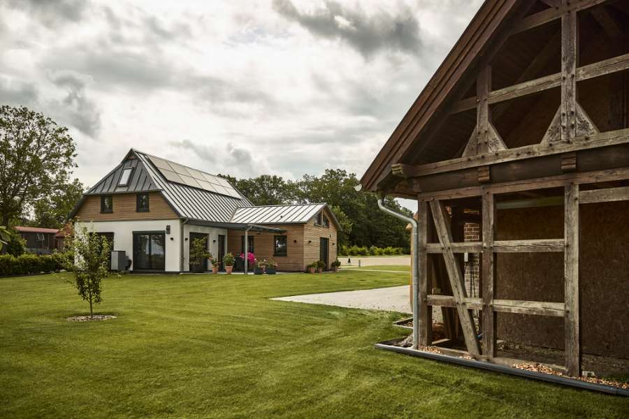 Ansprechende Mix aus Holz und Stahlprofilen, Im Ziek 1, 27374 Visselhövede